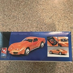AMT Ertl Street Custom 1976 Corvette Plastic Model Kit Skill 2 Age 10+ #38421
