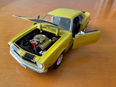Testors 1968 Chevrolet Camaro Z28 Easy Builder 1:24 Metal Body Model Assembled
