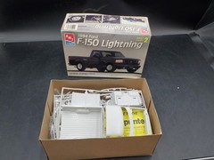 😎🚦AMT ERTL 1994 Ford F-150 Lightning 1:25 Scale Model Kit #6153 – bad decals🤑