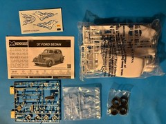 1937 FORD SEDAN CLASSIC CRUISER MODEL KIT MONOGRAM 1/24 SCALE NEW COOL LOOK!!