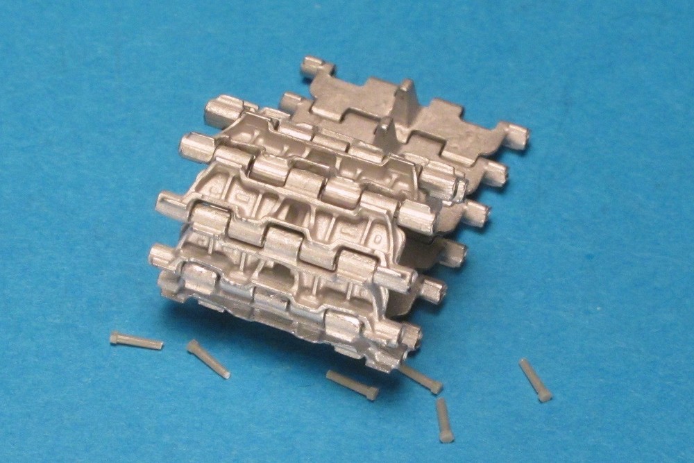 1/35 MasterClub MLT35049 Tracks for T-62M, T-72 metal tracks kit