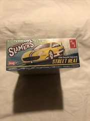 AMT 1/25 1998 Chrysler Concorde Slammers Street Heat Model Kit AMT1227-NEW