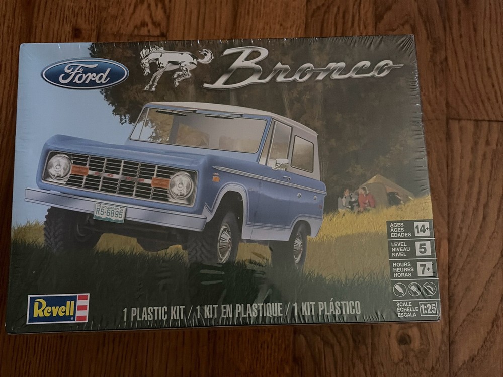 Revell 1/25 Scale Ford Bronco Plastic Model Kit 85-4320
