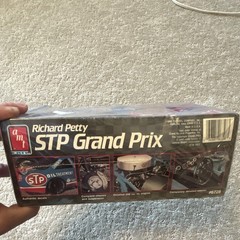 1990 AMT #43 Richard Petty STP Grand Prix 1/25 Scale Model Kit #6728-SEALED BOX