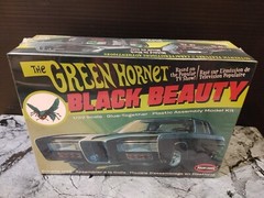 New Sealed Polar-Lights Green Hornet “Black Beauty” Plastic Model Car Kit 1/32
