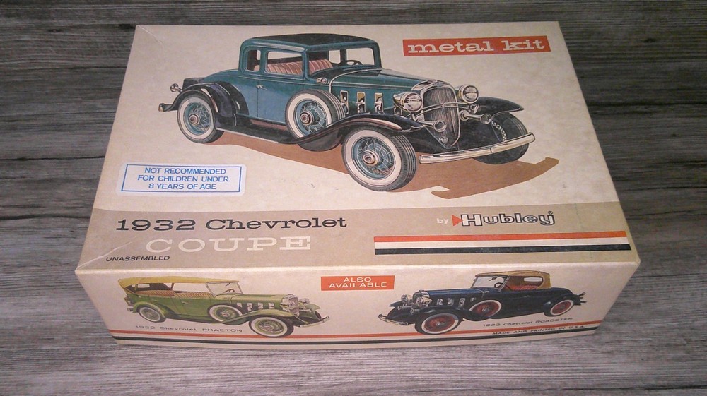 Hubley Metal model car kit 1932 Chevrolet Coupe No. 4869 w/ instructions Z125