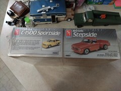 AMT Walmart Pickup 2 Pack 72 GMC/C1500 Sportside 1:25 Model Kits