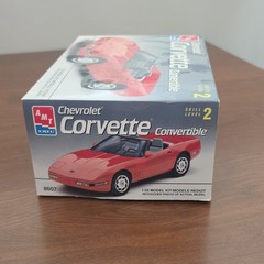 Chevrolet Corvette Convertible AMT/Ertl 1:25 Opened and started not assembled