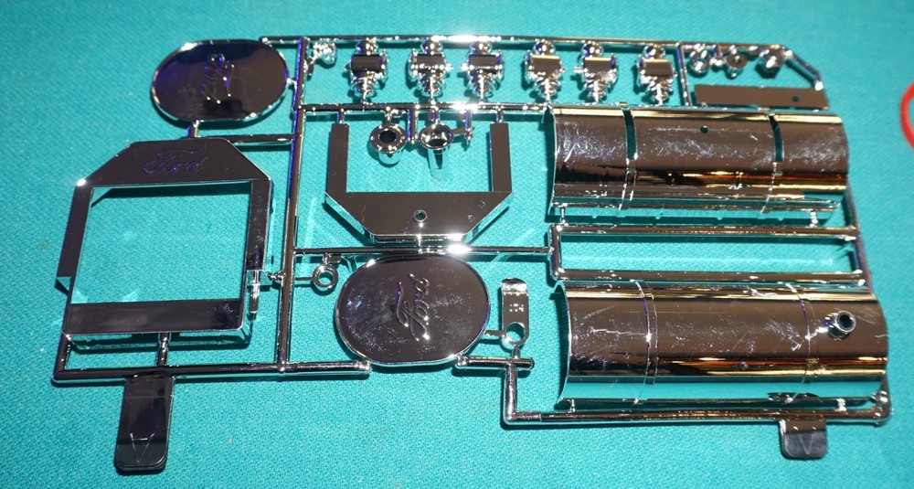 Big Red Rod Lindberg 1/8 #73044 Chrome Tanks Radiator Surround Etc.