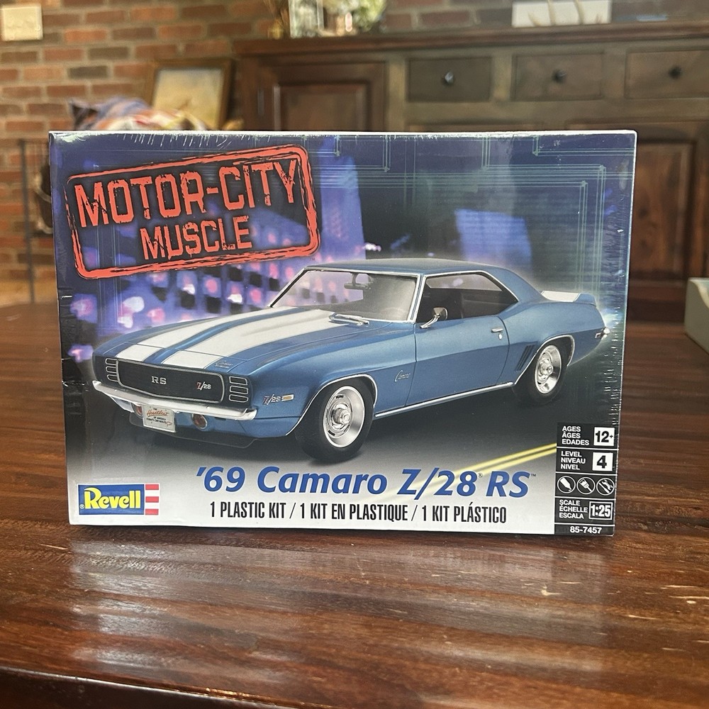 Revell ’69 Camaro Z/28 RS 1:25 Scale Blue Plastic Car Kit Model Kit Sealed New