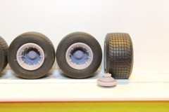 1/25 scale resin model car dirt track, painted tires and unpainted wheels 189