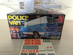 SUPER RARE! **ORIGINAL-ISSUE VINTAGE AMT CHEVY POLICE VAN KIT **SEALED BAG *NIB!