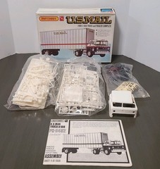 AMT 1:25 Scale Ford C-900 Tilt Cab US Mail Semi Truck Sealed Boxed Model Kit