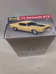 Revell 1971 ’71 Plymouth GTX Vintage 1995 1:24 Model Kit #7608 Factory Sealed