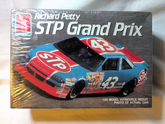 New In Box 1990 AMT #43 Richard Petty STP Grand Prix 1/25 Scale Model Kit #6728