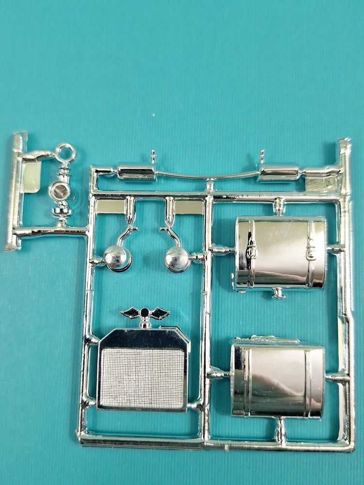 Revell AMT Ertl Monogram MPC 1/24 Model Part Pie Wagon Hot Rod Chrome Headlights