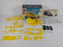 Gene Winfield ’40 Ford Sedan Delivery AMT 1:25 Model Kit T292 Parts Lot