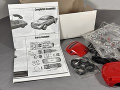 REVELL 1/25 Scale Model Kit Ford NEW THUNDERBIRD 2002-2005 dated 1999 T-bird