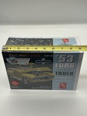 AMT ’53 Ford Pickup Truck 3in1 Retro Deluxe Trophy Series Kit AMT882