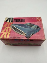 AMT y723 1970 Oldsmobile Toronado annual VINTAGE kit 1/25 built stock car