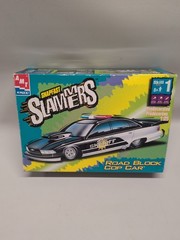 AMT/ERTL Snapfast Slammers Road Block Cop Car(Chevy Caprice) 1:25 Read