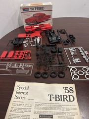 Monogram ’58 T-Bird Special Interest Series 1 Kit 1/24 Scale
