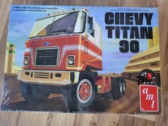 AMT Chevy Titan 90 Celebrating 75 Years 1:25 Scale Model Kit 1417/06