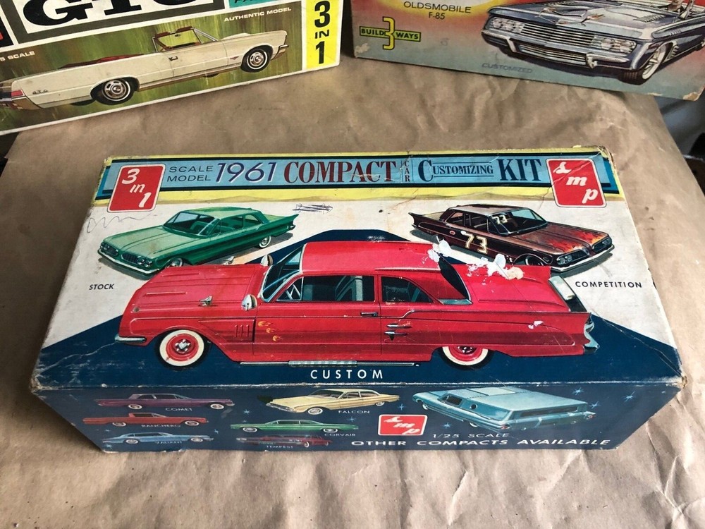 SMP 3 Way 1961 Corvair Tempest George Barris Car Craft Model Kit 139 BOX 1:25