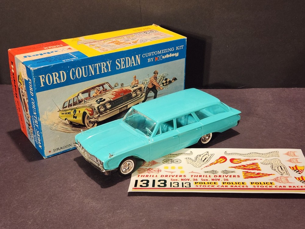 Hubley 1960 Ford Country Sedan 1/24 Scale Nicely Built Kit with Box – Aqua