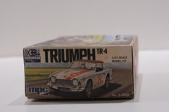 MPC TRIUMPH TR-4 SCALE 1:32 PLASTIC MODEL KIT 2-1016