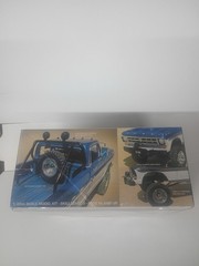 Moebius SEALED 71 Ford F-250 4×4 Lifted Pickup Truck 1:25 model car kit