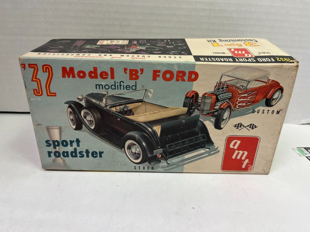 1/25 AMT JUST THE BOX 1932 FORD MODEL B SPORT ROADSTER MODIFIED