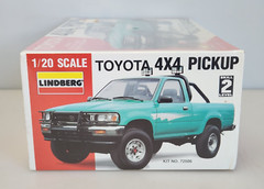 Lindberg Toyota 4X4 Pickup Big 1/20 Scale Truck Model Kit 72506, New Sealed