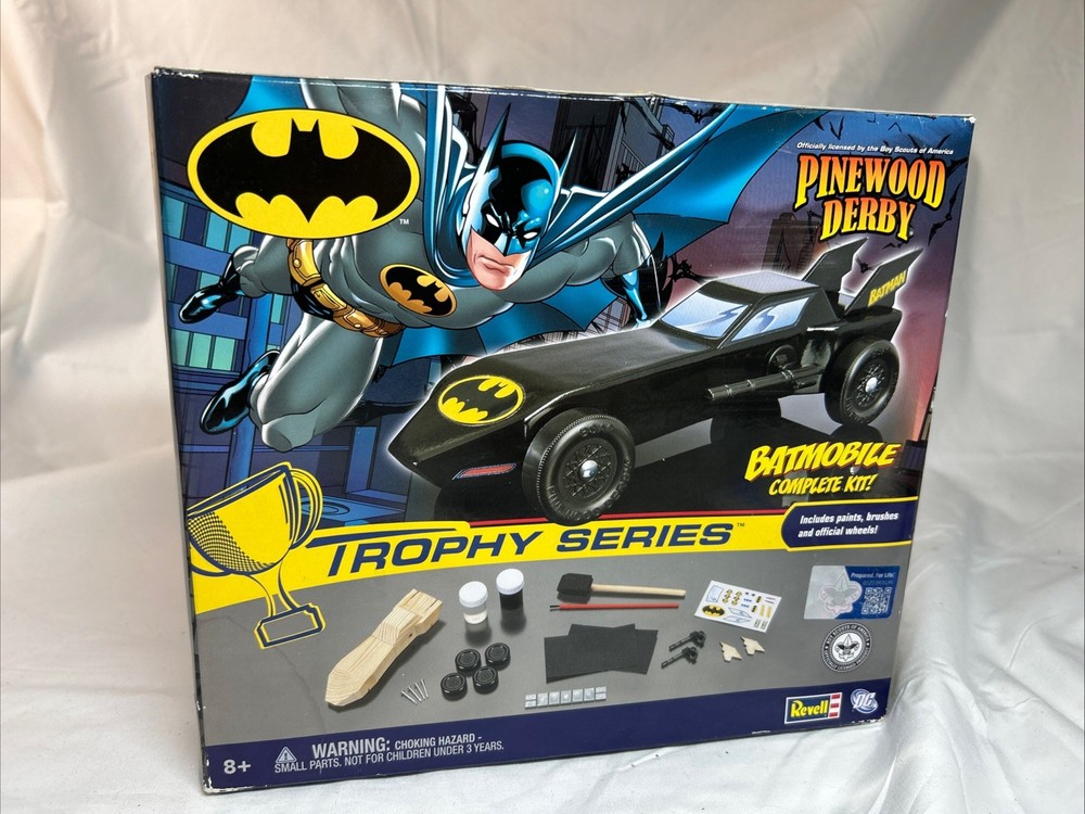 Batman Pinewood Derby Batmobile Trophy Series Complete Kit Model Car Revell NEW
