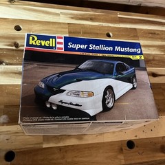 Revell Super Stallion Mustang 1:25 Model Kit 85-2571 1994 Open Box