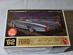 AMT 1/25 SCALE ’62 FORD THUNDERBIRD 2 IN 1 CUSTOMIZING KIT FACTORY SEALED 2011