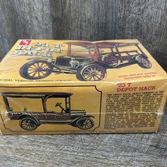 AMT 1923 Ford Model T Depot Hack 1:25 Scale Plastic Model Kit 1237 NIB