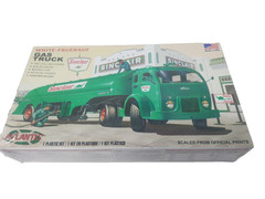 Atlantis White-Fruehauf Vintage Gas Truck Model Kit, 1/48 as Sinclair or Army