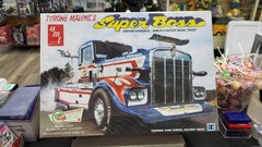 NIB 2016 SUPER BOSS KENWORTH SEMI TRUCK MALONE 1/25 AMT MODEL KIT #AMT930/06