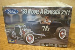 REVELL ’29 FORD MODEL A ROADSTER 2’n 1 MODEL KIT 1/25 SCALE