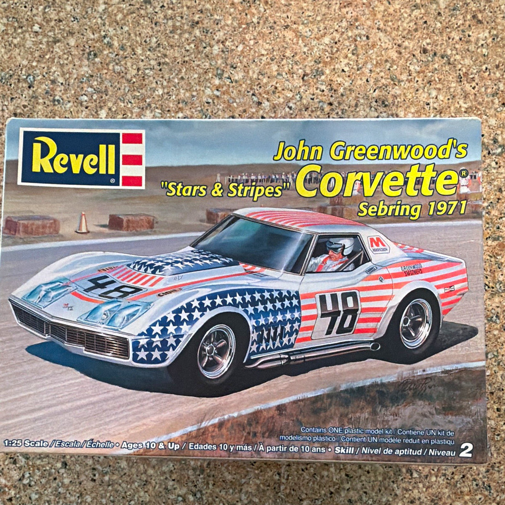 Revell Stars & Stripes Corvette Sebring 1971 1:25 Plastic Kit Skill 2 #85-2825