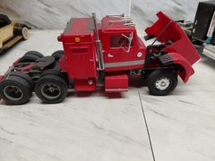 Model Junkyard/parts Plastic Lot Of 3 Big Rigs,white,international ,peterbuilt