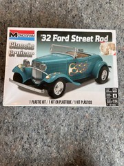 Monogram Classic Cruiser ’32 Ford Street Rod 1:24 Scale Model Car Kit Level 4
