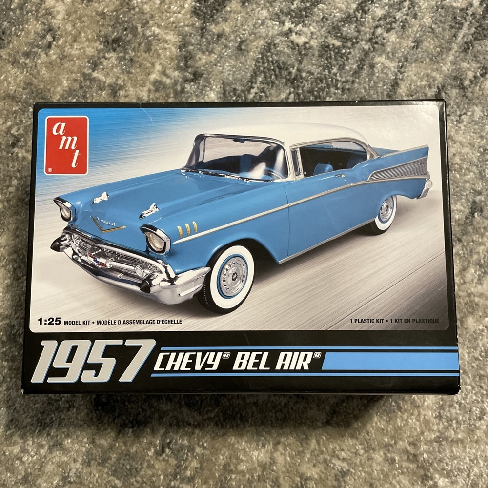 AMT 1957 Chevy Bel Air Model Car Scale 1:25 – Blue/White