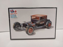 AMT 1925 Ford T Chopped – Plastic Model Car Kit 1/25 Scale #1167 Factory Sealed