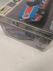 Revell 85-3151 #43 STP Richard Petty Grand Prix Legend Series – Factory Sealed!