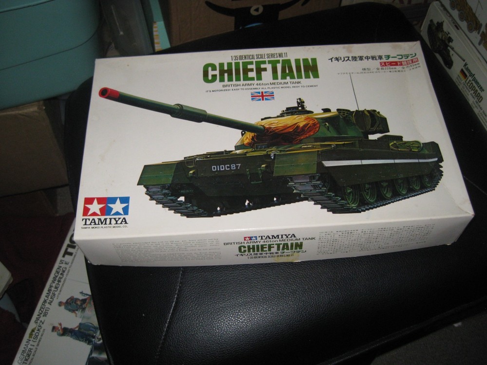 Vintage Motorized Chieftain British Army 46ton Medium Tank by Tamiya -1/35 scale