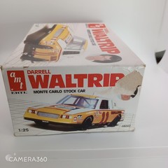 AMT Ertl 1:25 Darrell Waltrip Monte Carlo Stock Car Model Kit 8043