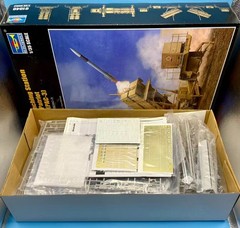 Trumpeter 01040 US M901 Launching Station w/MIM-104F Patriot SAM System (PAC-3)