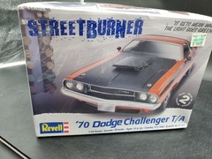 🚦😎Revell Street Burner 1970 Dodge Challenger T/A 1:24 Model Kit 85-2596 Sealed